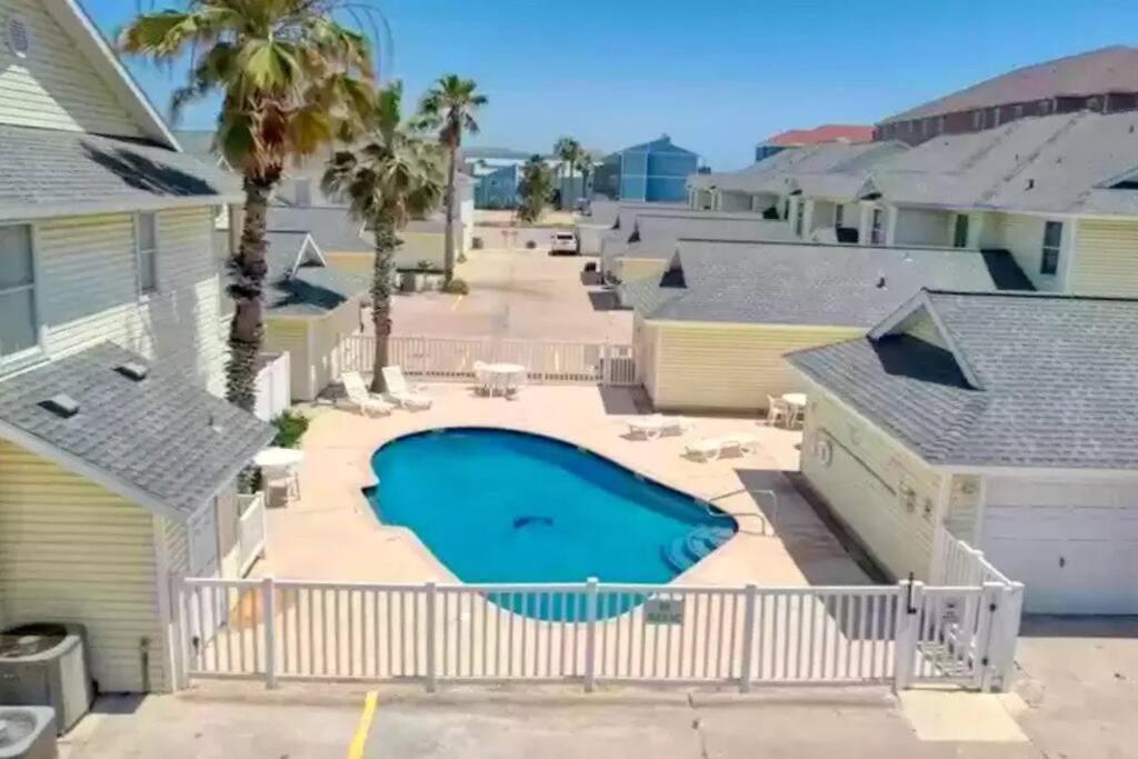 Spacious Home, Short Walk To Beach, Heated Pool! Corpus Christi Bagian luar foto